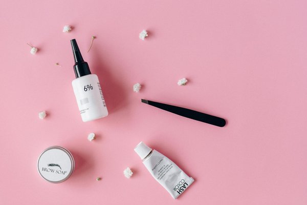 Transforming Your Modern Wardrobe: A Guide to Incorporating Antique Brooches in the UK